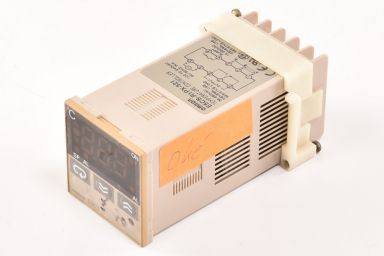 Omron E5CS-R1PX-521 / 100-240VAC - Used