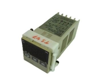 Omron E5CS-R1PX-521 / 100-240VAC - Used