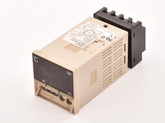 Omron E5CS-R1KJ / 100-240VAC - Used