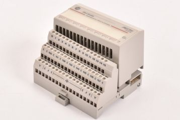 Allen Bradley 1794-IT8  / 1794-TB3T