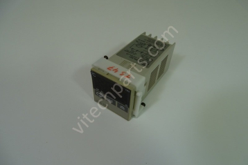 Omron E5CS-R1PX-521 / 100-240VAC - Used